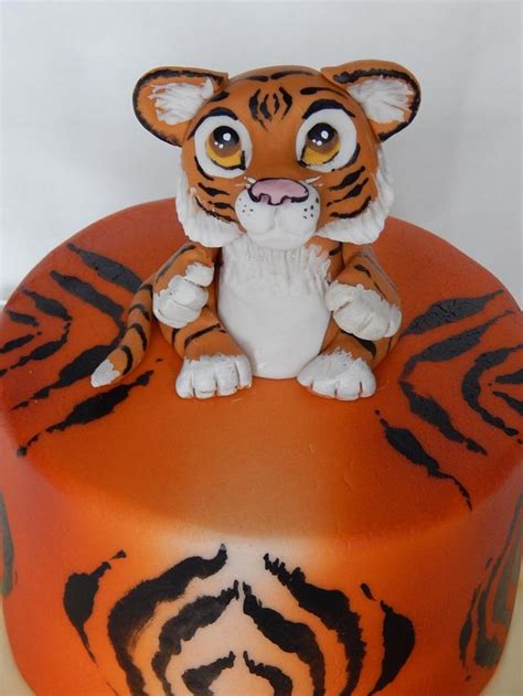 Little Tiger Cake Decorated Cake By Elizabeth Miles Cakesdecor