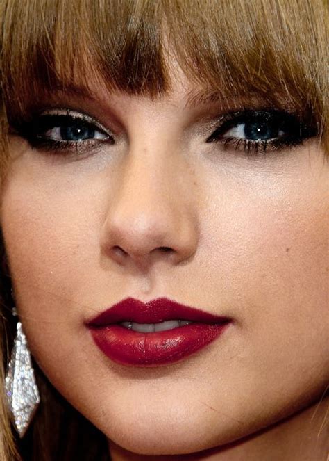 A Close Up Of Taylor Swift Shows That She Is Pretty Gorgeous Perfect