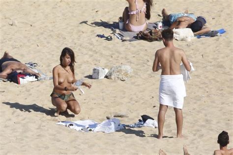 Sofia Suescun Se Le Escapa El Co O En La Playa Bytesexy
