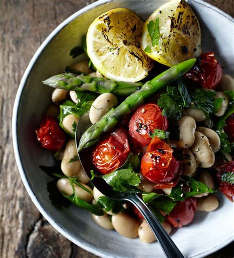 Mediterranean Style Cannellini Bean Salad