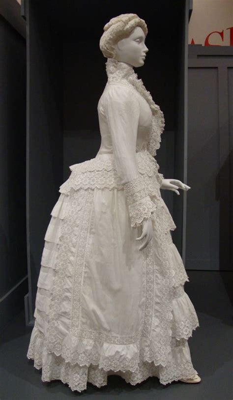 European Dresses From The 1600s Moth Fashioning Fashion