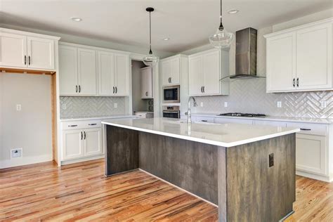 Our shaker white kitchen cabinet line combines the sleek lines you love with an elegant white finish to create a one of a kind kitchen design. KITCHEN WITH WHITE SHAKER CABINETS WITH BLACK HARDWARE ...