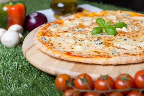 Recette De La Pizza Quatre Fromages Recette Italienne Recette Pizza Quatre Fromages Gorgonzola