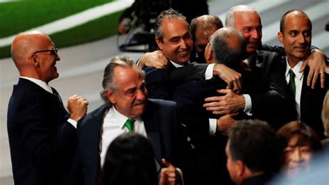 Los estados unidos, méxico y canadá mostraron una sólida candidatura conjunta con una adecuada infraestructura y antecedentes organizativos. Estados Unidos, Canadá y México serán las sedes de la ...