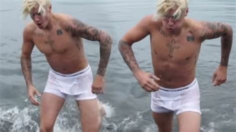 Justin Bieber Hasnt Got Much To Show As He Braves The Chill In Tight