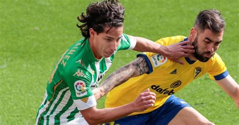 Replaymatches does not host or upload this material and is not responsible for the content. Betis vence a Cádiz con Diego Lainez y Andrés Guardado de ...