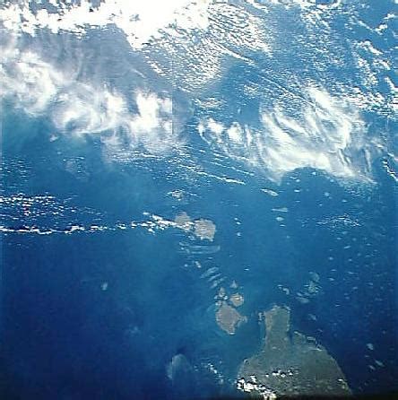 The torres strait is a narrow body of water between the cape york peninsula at the northern end of australia and the large melanesian island of new guinea. Torres Strait - Wikiwand