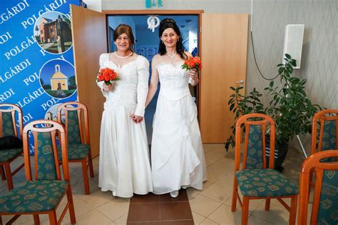Transgender Couple Wed In Hungary Land Of Growing Homophobia Openly