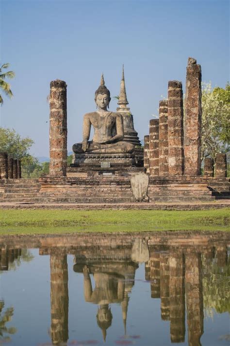 Buddhist Statue With Its Reflection Over Water Sukhotai Stock Photo