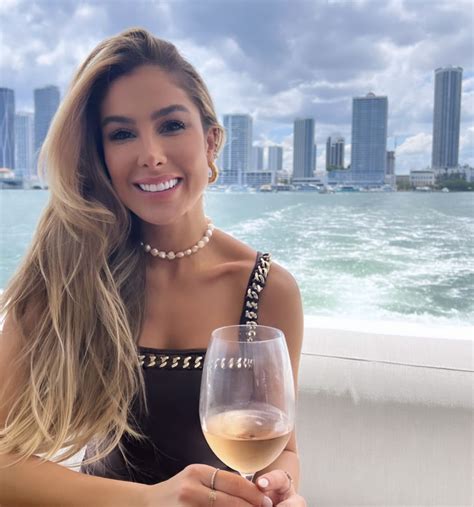 Priscilla Silva Chega Em Miami Curtindo Dia De Barco Com A Família E O Namorado