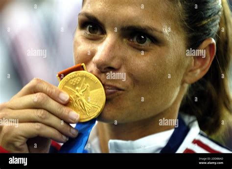Mia Hamm Olympics Hi Res Stock Photography And Images Alamy