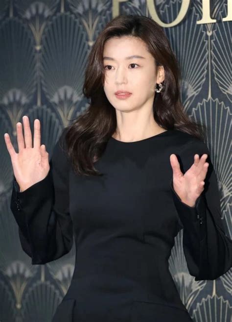 Cùng Tuổi Với Song Hye Kyo Nhan Sắc Thực Của Mợ Chảnh Jeon Ji Hyun Khi Chụp Cận Khiến Dân