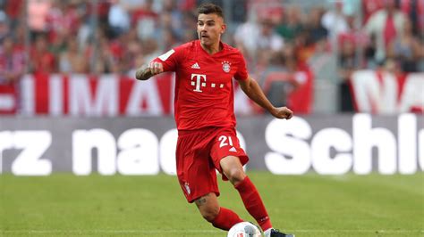 Nun haben sich unter anderem die sportdirektoren michael zorc, max eberl und horst heldt zum wechsel. FC Bayern: Lucas Hernández spürt Last der Ablösesumme ...