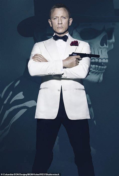 Daniel Craig Poses Shirtless As He Gives Last Bond Interview For Gq James Bond Actors Daniel