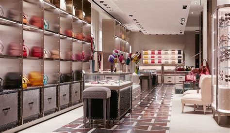 Milan Fashion Boutiques Gucci Unveils New Store Concept Milan Design