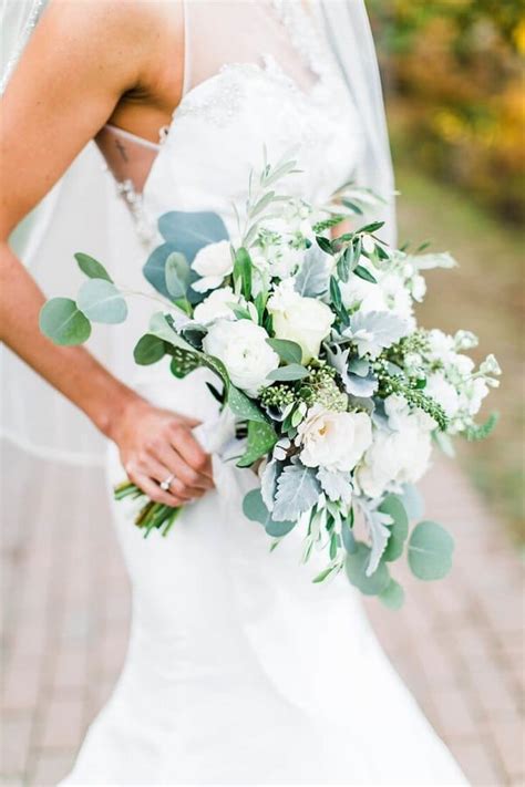 35 Simple White And Greenery Wedding Bouquets 2024