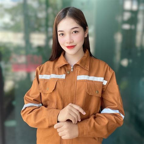 รีวิวเสื้อช็อปสีทูโทน องค์ประกอบครบจบในตัว บริการออกแบบงานปักฟรี . สั่ง