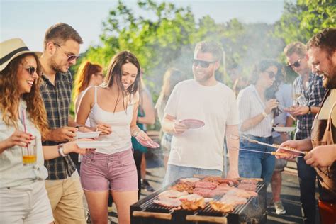 How To Host A Refreshing Backyard Bbq Party This Summer