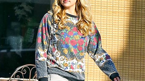 amanda bynes not schizophrenic not diagnosed with mental illness mom