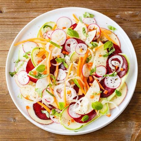 Salad sayur tanpa mayonaise menjadi pilihan menu diet yang populer. 5 Resep Salad Sayur yang Enak dan Bisa untuk Menu Diet