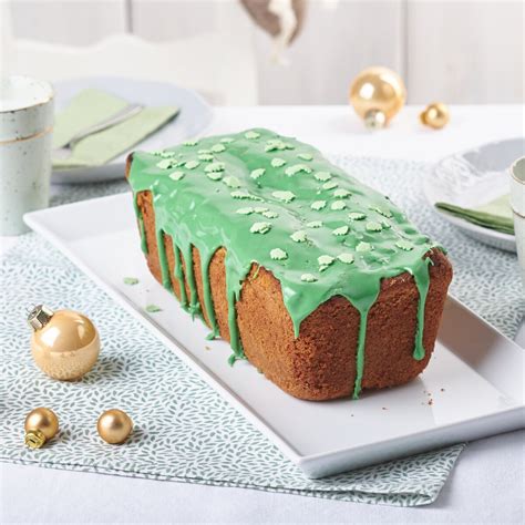 Wenn die ganze familie zusammenkommt, ist ein blechkuchen immer eine gute idee. Weihnachtlicher Überraschungs-Kuchen - Rezept von Backen.de