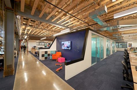 A Peek Inside Istrategylabs Super Cool Office Cool Office Office