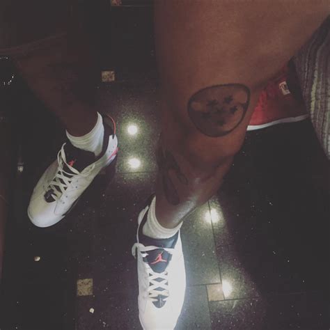 Wow Chris Brown Laat Opnieuw Opmerkelijke Tattoo Zetten Grazia