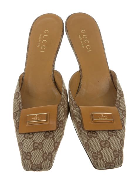 Gucci Gg Canvas Mules Shoes Guc156359 The Realreal