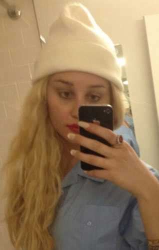 Amanda Bynes Shares Topless Photo That Finally Gets The Police Involved Photo