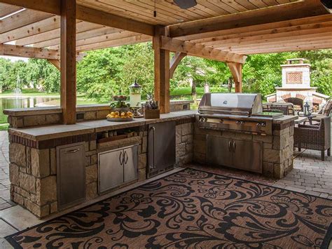Although propane is still the most popular gas grill choice, natural gas has become increasingly more popular in recent years. This custom outdoor kitchen features a 56" Alfresco gas ...