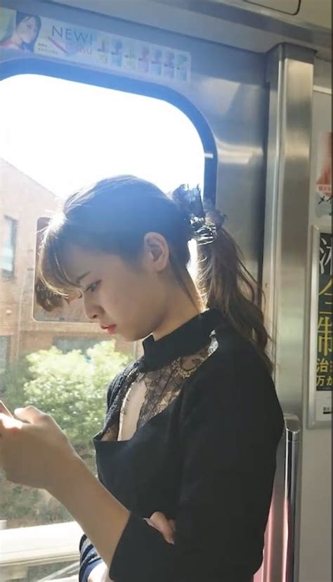 【画像】美人エチエチまんさん、電車内で乳首を撮られてしまうww オープンまとめチャンネル