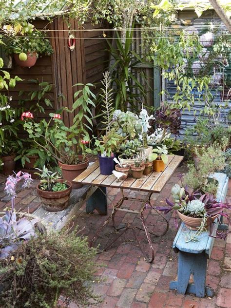28 Absolutely Dreamy Bohemian Garden Design Ideas Small Patio Garden