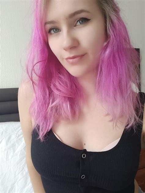 Someone Suggested I Post Here 👀🌸 Rgirlswithneonhair