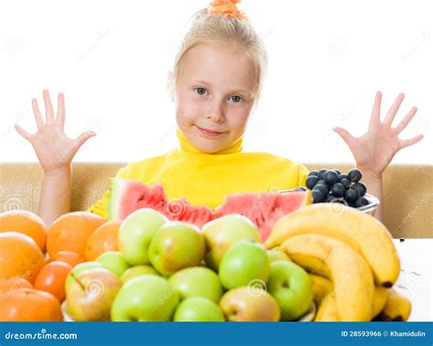 Het Meisje Eet Fruit Stock Foto Image Of Vers Kaukasisch 28593966