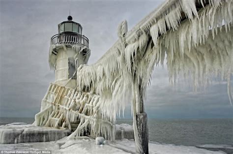 Michigan Lighthouses Transformed Into Giant Icicle After Freezing Storm