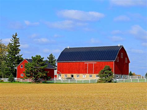 45 Beautiful Rustic And Classic Red Barn Inspirations Red Barn American Barn