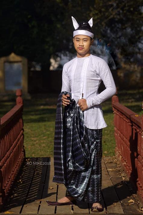 👑🇲🇲 The National Costume Of Myanmar Is The Longyi လုံချည် Burmese Pronunciation [lòʊɴd͡ʑì