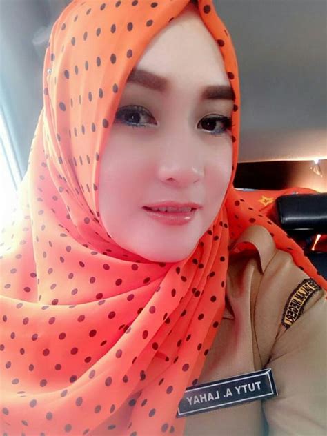 In pns, eve splits off a single photon or a small number of photons from each bit transmission for measurement and allows the rest to pass on to bob. PNS Cantik Ini Pernah Dihamili Mantan Anak Didik Farhat ...