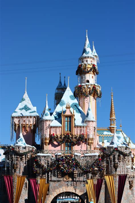 Filesleeping Beauty Castle Holiday Disneyland Wikimedia Commons