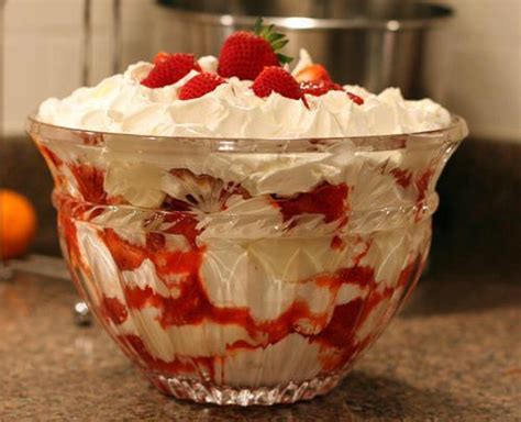Tupperware 1 (6 oz) package strawberry jello 2 add frozen strawberries that have been thawed, and stir until well blended. Celebrating Home Recipes: STRAWBERRY ANGEL FOOD TRIFLE