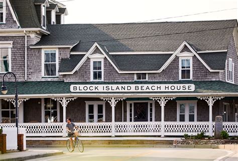 The spring house hotel is a waterfront block island hotel with two restaurants & a bar/lounge. Block Island Beach House Is A Magnificent New Rhode Island ...