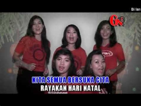 Hari ini kudendangkan lagu yang ingin kunyanyikan terkenang semua kenangan yang tlah kualami. The ROMP Family: Paling Keren Lirik Lagu Rayakan Natal ...