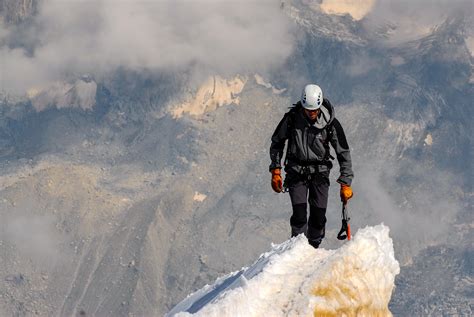 無料画像 風景 屋外 雪 冬 冒険 ピーク 山脈 天気 ロック・クライミング クライマー 自由 極端な
