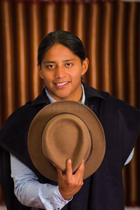 Retrato Mexicano Indígena Del Perfil Del Hombre Fotos De Stock Fotos