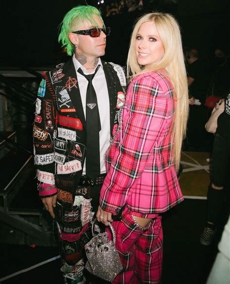 Avril Lavigne And Modsun At Vmas 2021 Girly Fashion Avril Lavigne Style Fashion