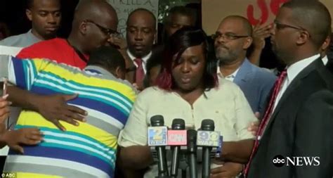 Alton Sterlings Son Breaks Down And Cries At Press Conference Daily