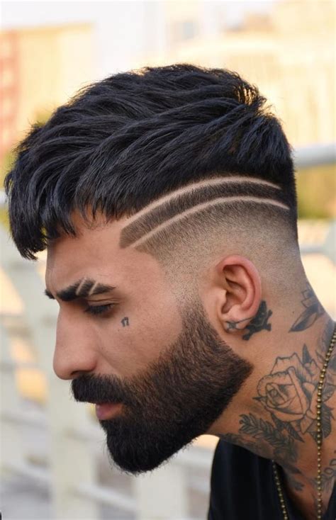 The final cut involves a masterly cut that subtly blends the length of the hair through the scissors and clipper. 35 Dope and Trendy Mens Haircut 2020