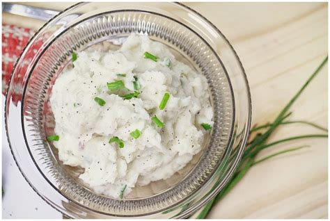 Creamy Sour Cream And Chive Mashed Potatoes