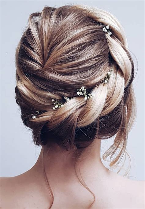 Low collected look a wedding hairstyle consultant or stylist will guide you to make the decision in time for the hairstyle that best suits the type of curly hair. Gorgeous wedding updo hairstyle perfect for ceremony and reception - Messy updo bridal hairstyle ...