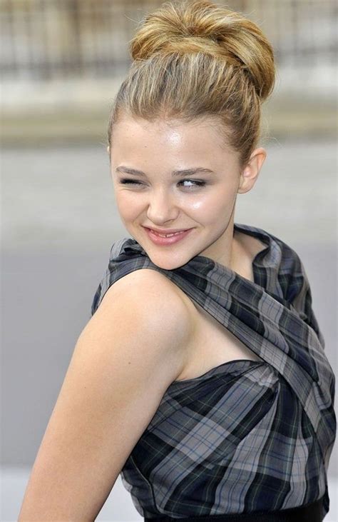 how 2 celebs wear strappy sandals with red and plaid dresses chloe grace moretz chloe grace